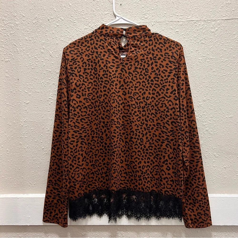 Bobeau Leopard and Lace Long Sleeve Blouse - Picture 5 of 6